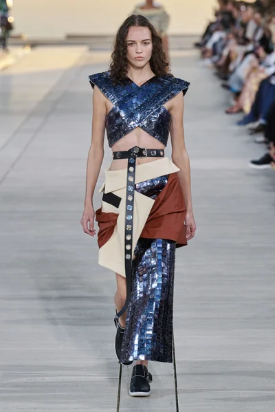 Look 16